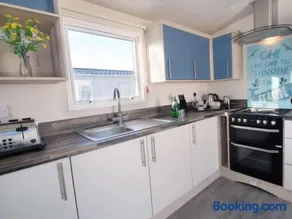 2 Bedroom Seaside 2 Caravan - Image 4