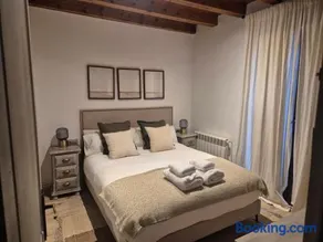 Chalet con encanto Jardín y Parking Privado - Image 4