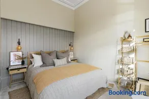 Sea Breeze, Luxury Views Seafront Stylish Home - Image 5