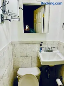 Large 3-Bedrooms/2-Bath Apt, One Block to Train - Image 2