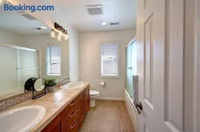 New Listing! 3 Bedroom with Hot Tub - Image 3