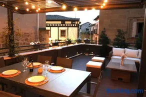 Edificio Privado con Terraza - Image 2