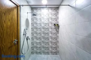 Deluxe Central Rooms - Image 4