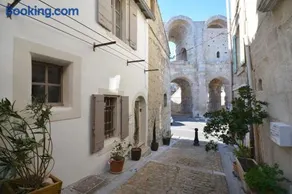 Charmante petite maison donnant sur les Arènes - Image 1