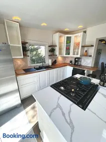 Waterfront Lakehouse Getaway in Clinton with HOT TUB - Image 3