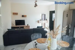 Captain's Apt - Image 5