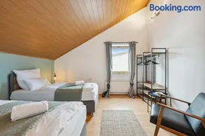 geräumige 2,5 Zimmer-Wohnung - Balkon - 6 Schlafplätze - Parkplatz - Image 2