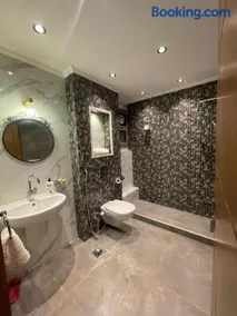 شقه فندقيه برج أم كلثوم zamalek 3BD Apartment - Image 5