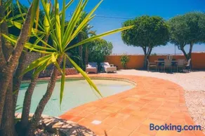 Apartment with beach access and pool sleeps 3 - Image 2