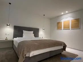 Toploft Serviced Apartments - Image 2