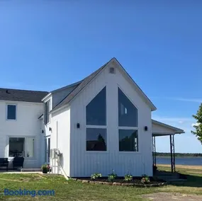 Luxury oceanfront escape - Image 1