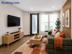 Luxury Keller Retreat, Pool, Gym, Wi-Fi and Balcony - Image 2