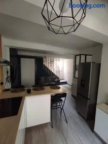 Maison de village avec exterieur - Image 3
