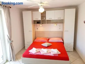 Charming Apartment in Pag with Sea View, 40 sqm - Image 2