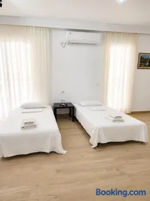 Studio Apartment - Image 2