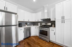 Modern 2BR near NYC, Transportation right outside - Image 4