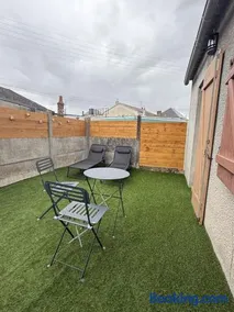 Logement 4 personnes proche de la gare petit court privée - Image 1