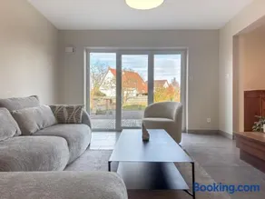 Maison contemporaine de 150 m2 avec garage privé et terrasse ensoleillée - Image 3
