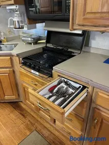 Art Rv motorhome - Image 5