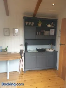 The Honeypot Shepherds Hut - Image 2