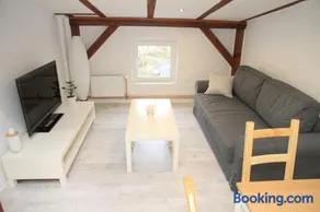 Gemütliche Dachgeschoßwohnung mit Altbaucharme - Image 1