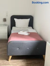 BIELEFELD CITY APARTMENTS - komfortable Einzelzimmer und Doppelzimmer - moderne Badezimmer, schnelles WLAN, Self-Check-In - Image 2