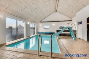 Luxury Seaside Villa With Pool For 22 Sj200 - Image 2