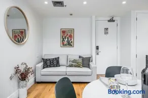 Stunning Viaduct Apartment w Harbour views, Spa Pool and FREE Parking - Image 3