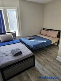 Toronto Holiday Home - Image 2