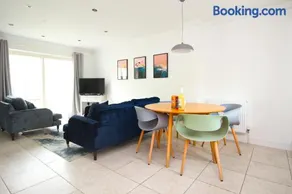 BEACHSIDE modern home, dogs welcome - Image 4