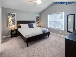 Shadow Lakes Retreat~Central location to Beaches, Golfing, Southport Ferry - Image 2