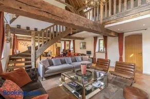 Villa avec piscine en forêt, 2H Paris, 6 Chambres - Image 1