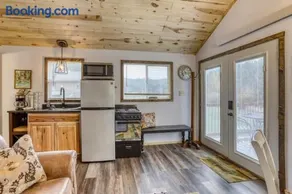 Cozy Creekside Retreat - Image 1