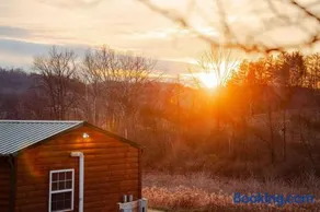 Cedar Wrapped Cozy Villa Cabin - 4 miles from Trails - Image 1