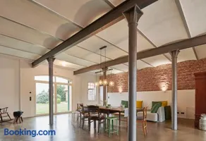 re~barn - Modern Country Stay - Image 1