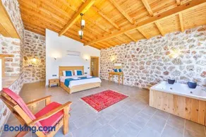 Romantic 1BR Pool Villa in Nature - Image 2