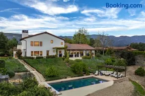 Luxury Home Atop the Hills - Image 2