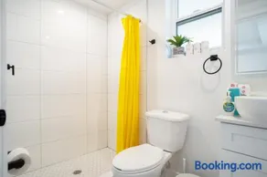 Cozy Urban Retreat near Downtown LA & USC - Private room with shared Living room and kitchen - Image 1