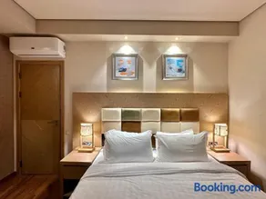 Luxury Dreamland Oasis Apartment 14 - Image 3