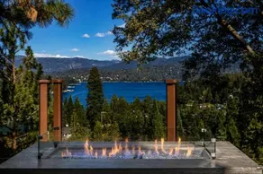 Surreal Feel Lakeview Chalet - Image 3