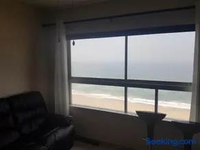 Pam's Beach Flat - Image 2