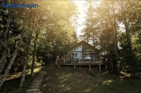 Chain Lake Retreat Holiday Home - Image 2