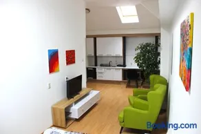 Priestranný apartmán v centre mesta - Image 4
