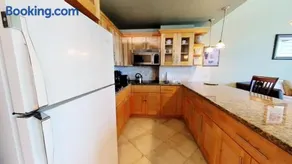 Castle B17 Contemporary Condo with Pool, Beach Access and Free Parking - Image 3