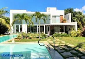 Casa de Praia em Interlagos - 4 suítes a poucos metros do mar - Image 1