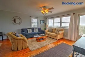 Experience ocean views in this 3-bedroom Beachside Bungalow in North Topsail Beach - Image 5