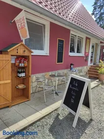 Minihotel "Hobbit Town" am See an der Mecklenburger Seenplatte, Schlaffass - Image 3