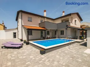 4 Stars Apartments-Pikula - Image 1