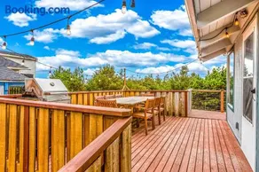 3BR Coastal Home Near Beach Dogs OK Deck - Image 4