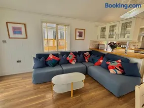 Salcombe Retreat Lodge 2 - Image 2